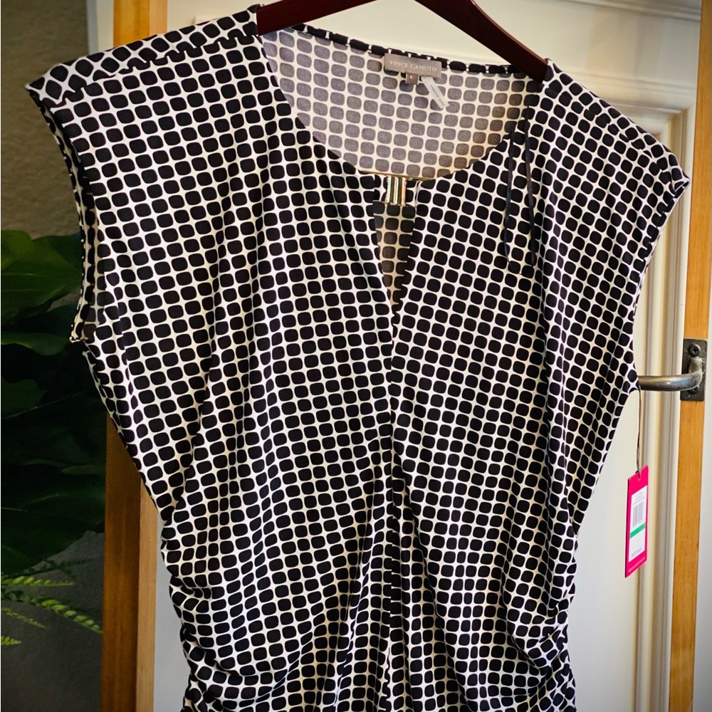 🌸HP🎉NWT👚VINCE CAMUTO Cap-Sleeve BLACK 🖤& WHITE 🤍Blouse
